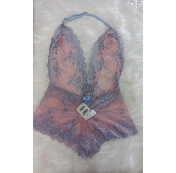 Body celeste y rosa